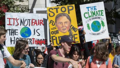 Bild: Martial/KEYSTONE/dpa 
Der Regensburger Scientist-For-Future-Professor Michael Sterner hat den Song "Save the World" komponiert - damit sollen Spendengelder für den deutschen Ableger der Klimabewegung gesammelt werden.