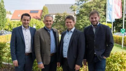 Bild: exb/CSU-Kreisverband Weiden
Über Zusammenarbeit in der Region diskutieren (von links) CSU-Kreischef Stephan Gollwitzer, der Tirschenreuther Landratskandidat Roland Grillmeier, Oberbürgermeisterkandidat Benjamin Zeitler und Fraktionschef Markus Bäumler.