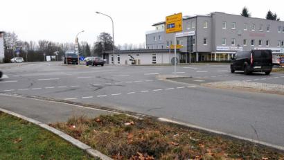 Bild: Stephan Huber
Die Genossen treten für mehr Kreisverkehre ein - wie zum Beispiel hier in der Vohenstraußer Straße.