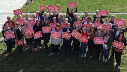 Bild: exb/SPD Weiden
Solidarität mit Uli Grötsch: Bei der Klausurtagung zeigen die SPD-Stadtratskandidaten „klare Kante gegen Rechts“, nachdem der Bundestagsabgeordnete Morddrohungen erhalten hat.