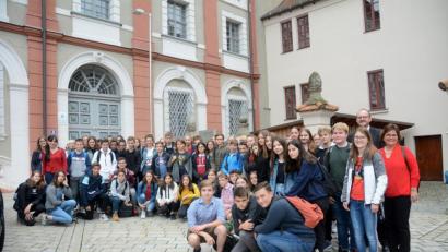 Bild: Gabi Schönberger
Die beteiligten Schüler des Austauschs treffen sich im Landratsamt.