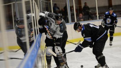 Bild: Andreas Brückmann
Letztes Testspiel für den ERSC Amberg (in Weiß) vor dem Start in die neue Landesliga Saison. Der EHC Regensburg war hierfür zu Gast in Amberg.