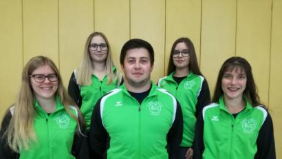Bild: soj
Larissa Wegmann, Patrick Serfling, Daniela Vetter (vorne von links), Sophia Kneidl und Laura Nürnberger (hinten von links) können nun bis zu Bayerischen Meisterschaften als Wettkampfrichten bei Turnwettbewerben eingesetzt werden.