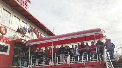 Bild: hl
Vom Botel "Albatros" aus starteten die Bayern-Fans ihre Ausflüge und Erkundigungstouren.
