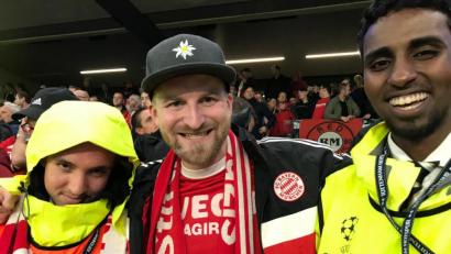 Bild: mr
Fußballfans aus der Oberpfalz feiern das Schützenfest in Tottenham. Der FC Bayern besiegte Tottenham Hotspur am zweiten Spieltag der Champions-League mit 7:2.