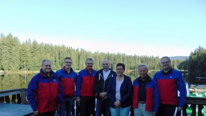 Bild: Bergwacht Fichtelberg/exb
Die Bergwachtkameraden mit dem genesenen Wolfgang und seiner Frau.