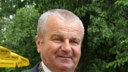 Bild: ral
Bürgermeister Josef Deichl möchte sein Amt hauptamtlich ausfüllen. Die Initiative „Pro Ehrenamt“ will das mit einem Bürgerbegehren verhindern.