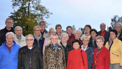 Bild: rgr
Riita Michelson (Dritte von links vorne) ist die neue Leiterin des Männergesangvereins 1890 mit gemischtem Chor aus Grafenwöhr.