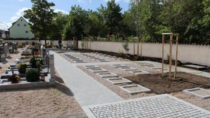 Bild: bk
42 Urnenerdgräber sorgen im Weiherhammerer Friedhof für ein einheitliches Erscheinungsbild.
