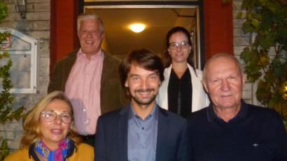 Bild: usc
Der neue beziehungsweise alte Vorstand der Freien Wähler. Vorne von links: Veronika Niklaus, Manuel Werthner und Eberhard Meier. Dahinter Schatzmeister Stephan Fischer und Schriftführerin Susanne Ritz.