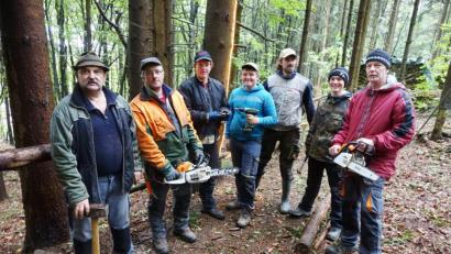 Bild: mmj
Die Helfer des Paschervereins beim Arbeitseinsatz am Eulenberg.