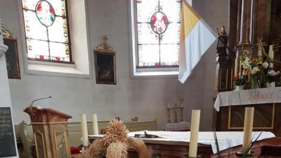Bild: hzi
Bunt präsentiert sich der Thurndorfer Altar mit den Erntegaben.