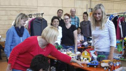 Bild: Hirsch
Gut besucht war der gemeinsame Basar des Kirchenbauvereins und es Elternbeirats in der Turnhalle der Grundschule Ettmannsdorf.