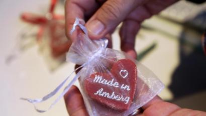 Bild: Wolfgang Steinbacher
"Made in Amberg": Am verkaufsoffenen Sonntag entdeckten viele Innenstadt-Besucher ihr herz für die Läden und Manufakturen in der Altstadt.