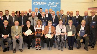 Bild: wro
Die Liste der Geehrten war lang. Empfohlen wurden die Würdigungen von den jeweiligen CSU-Ortsverbänden.