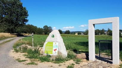 Bild: mef
"Durchgang zur Rückkehr" heißt diese Station, die symbolisch andeutet, dass am sich nach einer Wanderung gestärkt und voller Zuversicht auf den Heimweg macht.