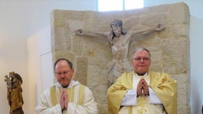 Bild: hl
Prälat Karel Simandl und Pfarrer Heribert Stretz (von rechts) zelebrierten den Festgottesdienst zum Patrozinium in Köglitz.