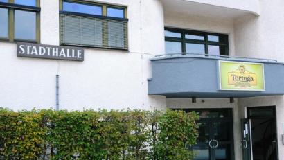 Bild: do
Zu teuer und aufwändig ist für den Bauausschuss ein separater Zugang zum Gaststättenbereich der Stadthalle. Stattdessen setzt das Gremium auf andere Möglichkeiten.