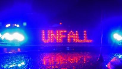 Bild: Stefan Puchner/dpa
Bei einem Unfall auf der A92 bei Freising sind am Mittwoch zwei Menschen schwer verletzt worden.