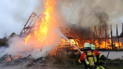 Bild: gf
Großbrand in Einsricht: Ein Bauernhof stand lichterloh in Flammen.