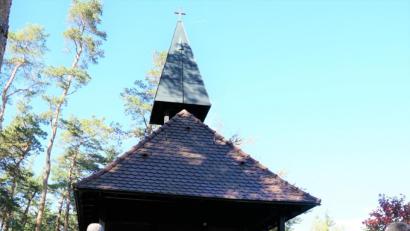 Bild: ads
Vor der Nepomuk-Kapelle feierten viele katholischen und evangelischen Christen miteinander eine ökumenische Andacht. Anschließend kehrten viele von ihnen zum gemütlichen Beisammensein in der Buchberghütte ein.