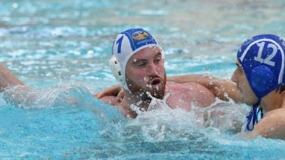 Bild: A. Schwarzmeier
Herber Verlust für den SV Weiden: Goalgetter Sean Ryder (links) wird mindestens in den ersten drei Saisonspielen fehlen. Der Weidener Leistungsträger hat vor wenigen Tagen eine Knochenmarkspende geleistet.