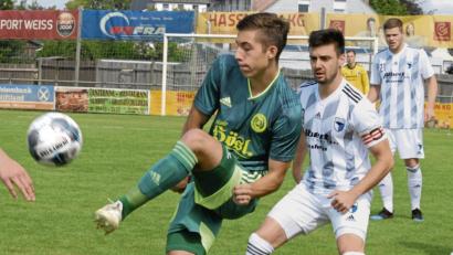 Bild: gb
Ohne Kevin Grünauer (grünes Trikot) tritt der SV Mitterteich am Sonntag beim TSV Nürnberg-Buch an. Der 18-Jährige ist mit der Bayernauswahl beim süddeutschen Pokal im Einsatz.