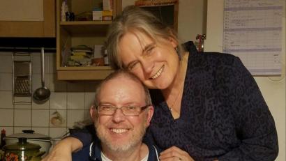 Bild: exb
Kornelia Schmid ist der Lichtblick ihres Mannes Erich, aber nicht nur seiner; sie nutzt ihre vielfältigen Talente, gewonnen im Ehrenamt, inzwischen für Tausende.