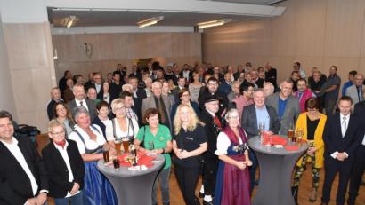 Bild: hcz
Vertreter von über 100 Vereinen folgen der Einladung des SPD-Stadtverbands in der Max-Reger-Halle.