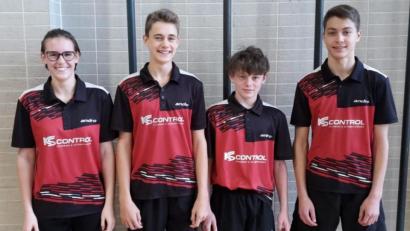 Bild: tob
Uta Kiener, Tim Ficht, Joshua Schertl und Hannes Andritzky (von links) feierten im oberfränkischen Mainleus ihren ersten Saisonerfolg in der Bayernliga.