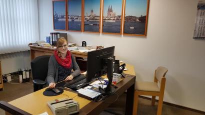 Bild: gi
Jessica Piehler ist die neue Chefin über die Finanzen des Marktes Moosbach. Sie verwaltet
einen 12-Millionen-Euro-Etat.