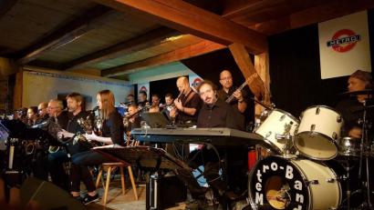 Bild: exb
Auf den Spuren des berühmten amerikanischen Jazz-Musikers wandelt die Metro-Big-Band beim Glenn-Miller-Dinner am 27.10. in der Neustädter Stadthalle.