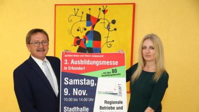 Bild: njn
Bürgermeister Hans Donko und Rektorin Sabine Graser geben Starthilfe für die Ausbildungsmesse.