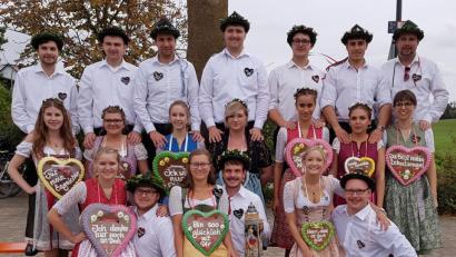 Bild: ads
Die zehn Kirwapaare richten in Pursruck drei Tage für ihre teils weit angereisten Gäste eine zünftige Kirwa aus.