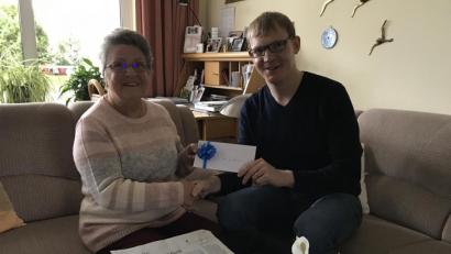 Bild: eig
Inge Pannrucker und der Reporterchef der Redaktion Tirschenreuth, Martin Maier. Das Geld kommt einem Kindergarten zugute.