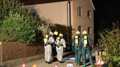 Bild: (c) Alexander Auer
Die Polizei ermittelt, wie Säure auf ein Wohnhaus im Landkreis Regensburg gelangen und zwei Bewohner verletzen konnte.