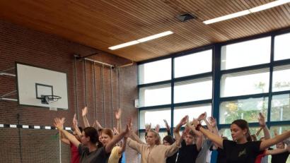 Bild: exb
Körpersprache und Körperspannung standen im Mittelpunkt des Workshops mit Alan Brooks.