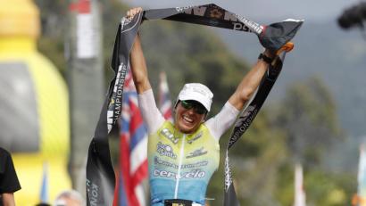 Bild:  Marco Garcia/AP/dpa
Anne Haug aus Bayreuth nach ihrem Triathlon-Sieg auf Hawaii.