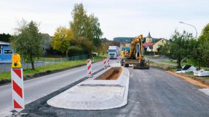 Bild: do
Ein Fahrbahnteiler in der Ortsdurchfahrt der Staatsstraße in Tremmersdorf in Höhe des FC-Sportheimes soll die Temposünder bremsen und für mehr Verkehrssicherheit sorgen.
