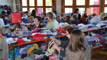 Bild: gi
Die Feuerwehrfrauen mit ihrem Team hatten sich viel Mühe gemacht und einen Baby- und Kinderbasar aufgebaut, der super gelaufen ist.