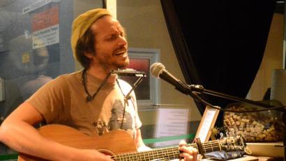 Bild: Kunz
Folkmusik beim Schaufensterkonzert mit "Sleepwaker's Station" in der Milchbar.