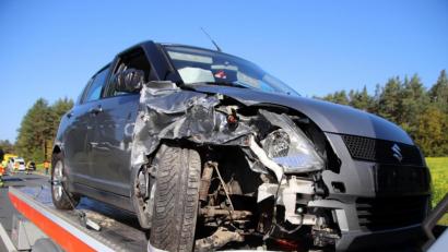 Bild: jma
Der völlig zerstörte Suzuki muss abgeschleppt werden.