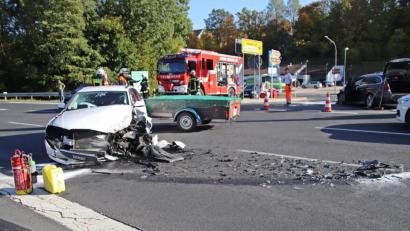 Bild: jma
Ein Trümmerfeld bedeckt die B470 nach dem Unfall.