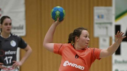 Bild: brü
Anja Hirschmann, hier noch im Trikot der HG Amberg, war für die HSG Nabburg/Schwarzenfeld mit sieben Treffern beim Sieg gegen Eckental die erfolgreichste Werferin.