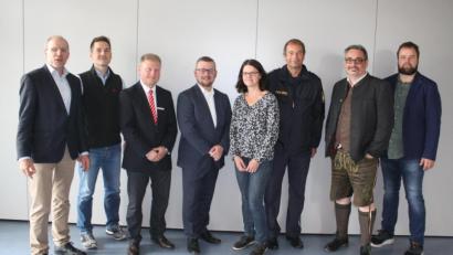 Bild: lg
Schulleiter Ludwig Pfeiffer und Oberstudienrat Michael Teplitzky (von links) dankten zusammen mit Oberstufenkoordinator Stefan Obendorfer (rechts) den Referenten der Beruflichen Orientierung.