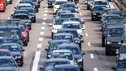 Symbolbild: Sina Schuldt/dpa
Auf der A6 Richtung Nürnberg kommt es zu Verkehrsbehinderungen. Zwischen Nabburg und Schmidgaden ist Stau.