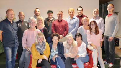 Bild: myd
Die Nominierungsversammlung für die SPD-Stadtratsliste 2018 bringt ein klares Ergebnis. Alle vorgestellten Kandidaten werden einstimmig bestätigt. SPD-Ortsvereinsvorsitzender Thomas Weiß (stehend, Vierter von rechts) freut sich darüber.