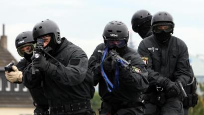 Bild:  Franz-Peter Tschauner dpa
Die Bundespolizei übt mit dem Polizeipräsidium Mittelfranken und zahlreichen Rettungsdiensten ein Terror-Szenario am Nürnberger Hauptbahnhof.