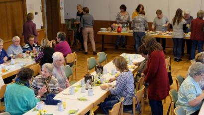 Bild: le
Der Katholische Frauenbund hatte am Donnerstag zum Frauenfrühstück mit Meditation zur Stärkung für Leib und Seele eingeladen und über 40 Mitglieder kamen, erfuhren Stärkung für Körper und Geist durch den Vortrag von Theresia Stadlbauer.