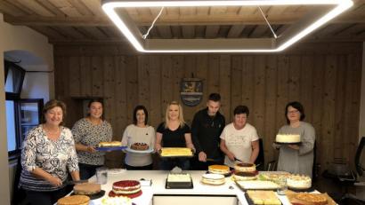 Bild: gz
Ein vielfältiges Kuchenangebot präsentierten die Heimatfestbotschafter beim Kuchentütenverkauf.